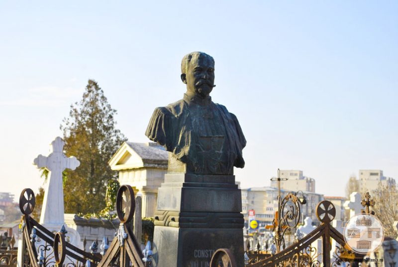 Bustul-lui-Constantin-Valimarescu-Cimitirul-Sineasca-din-Craiova-800x536.jpg